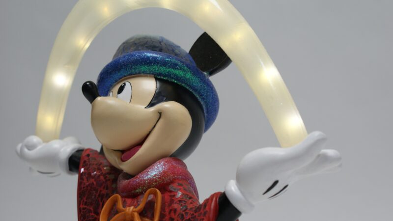 Disney Fantasia "Sorcerer Mickey" lichtgevend beeldje – meesterwerk van glasmozaïek - Afbeelding 4