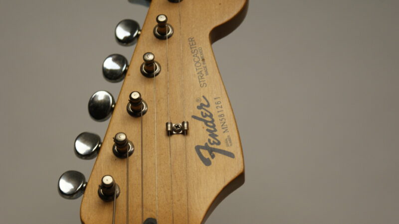 Fender Stratocaster MIM (1995) – Vintage Wit met Koffer - Afbeelding 3