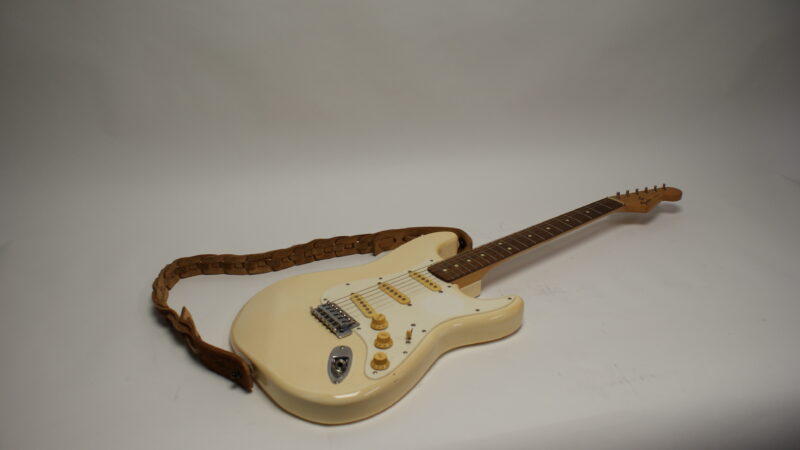 Fender Stratocaster MIM (1995) – Vintage Wit met Koffer - Afbeelding 4