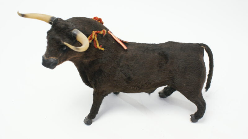 Vintage Spaanse stierenfiguur met realistische vacht en hoorns - Afbeelding 6