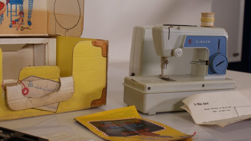 Singer Little Touch & Sew model 67A3: compacte, draagbare naaimachine uit de jaren '60 - Afbeelding 8