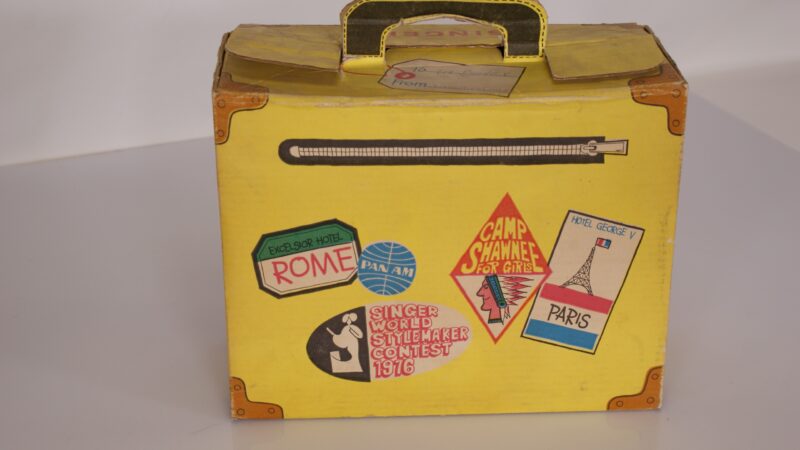 Singer Little Touch & Sew model 67A3: compacte, draagbare naaimachine uit de jaren '60 - Afbeelding 9