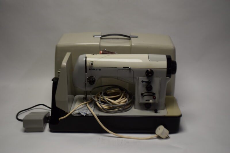Naaimachine Borletti 1101 uit de jaren  jaren 50–60 van Italiaanse makelij (Fratelli Borletti, Milaan) - Afbeelding 2