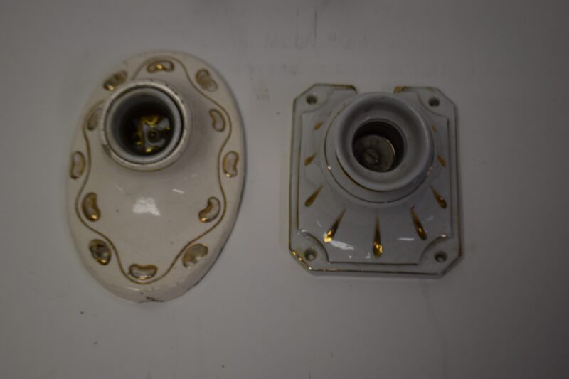 Paar vintage porseleinen lampenhouders met gouden details – wand-/plafondmontage, begin 20e eeuw - Afbeelding 2