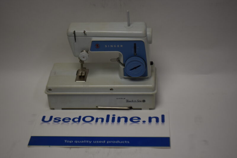Singer Little Touch & Sew model 67A3: compacte, draagbare naaimachine uit de jaren '60