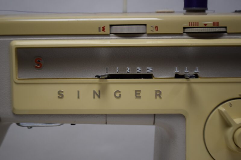 Singer 533 Zigzag Naaimachine – Vintage Model met Voetpedaal - Afbeelding 2