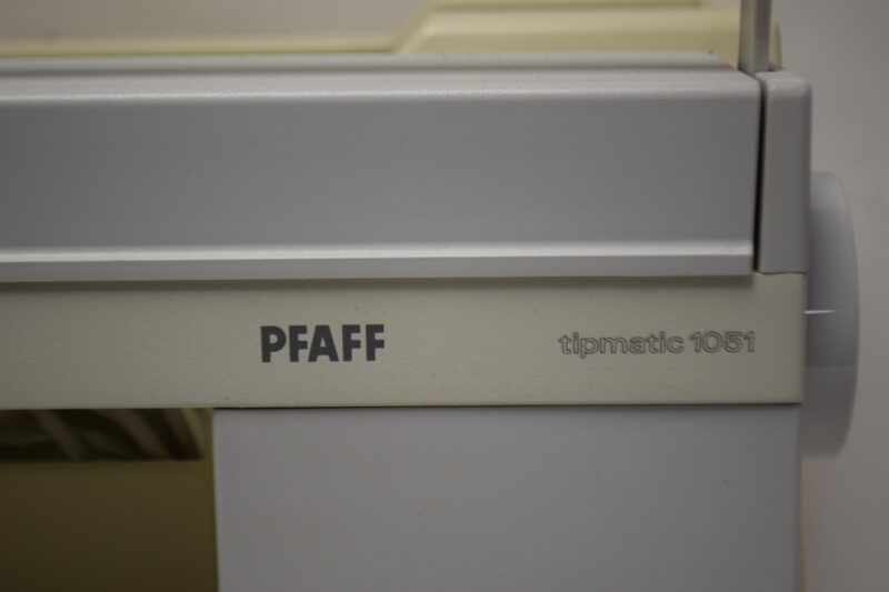 PFAFF Tipmatic 1051 elektronische naaimachine – Gemaakt in West-Duitsland met koffer en voetpedaal - Afbeelding 5