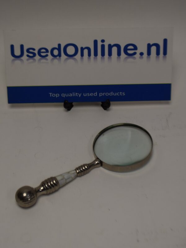 Vintage vergrootglas met decoratief inleghandvat