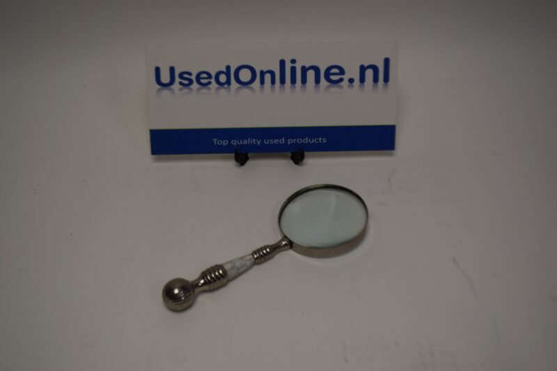 Vintage vergrootglas met decoratief inleghandvat