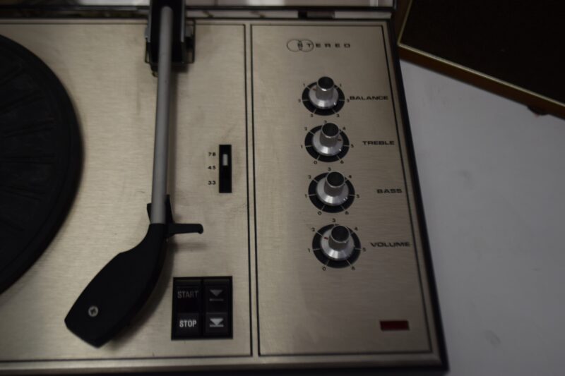 Vintage Aristona AR 8728/04P stereo platenspeler met luidsprekers – klassieke houtafwerking - Afbeelding 5