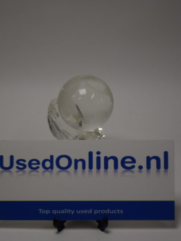 Kristallen bol op gefacetteerde voet - decoratief glazen aardesculptuur