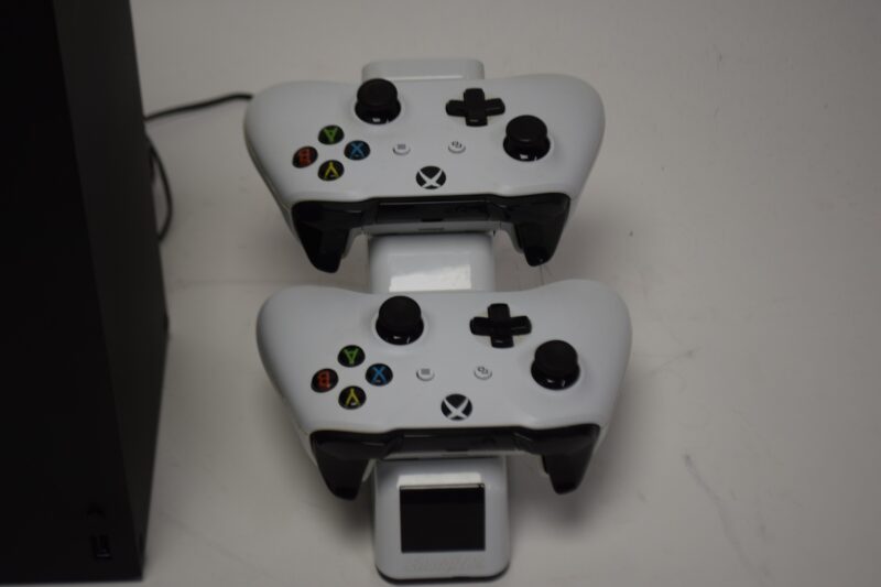 Microsoft Xbox Series X-console – 1 TB met 2 draadloze controllers en dubbele oplader (model 2023) - Afbeelding 3