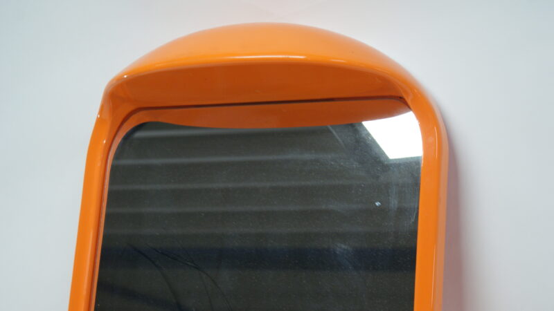 Retro oranje bushalte spiegelbehuizing (hergebruikt onderdeel voor openbaar vervoer) - Afbeelding 2