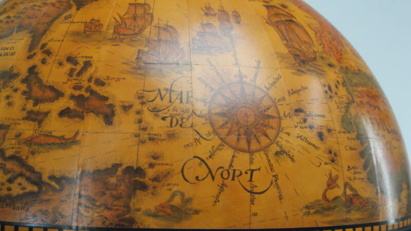 Vintage Wereldbol Bar Globe – Houten Drinks Kast op Wieltjes – 17e-eeuwse Kaartstijl - Afbeelding 3
