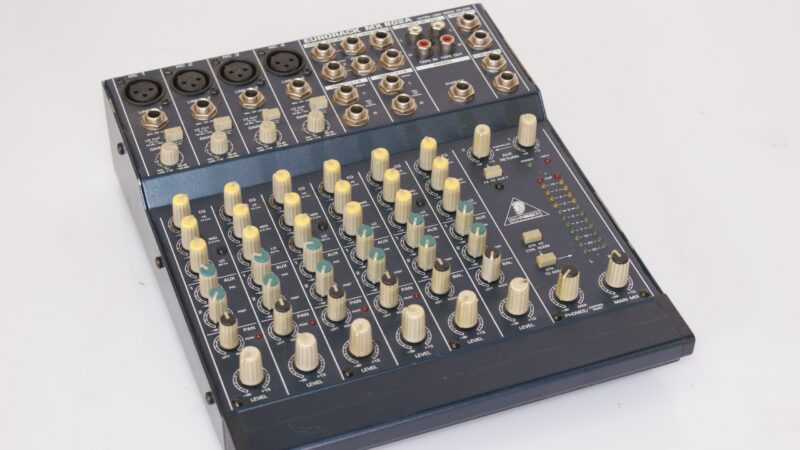 Behringer Eurorack MX802A Mengpaneel – 8-Kanaals Compacte Mixer met Fantoomvoeding - Afbeelding 2