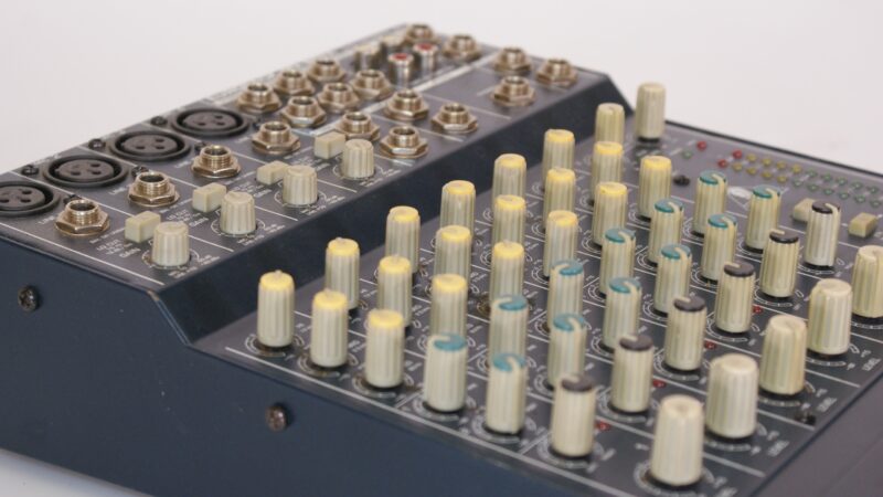 Behringer Eurorack MX802A Mengpaneel – 8-Kanaals Compacte Mixer met Fantoomvoeding - Afbeelding 3