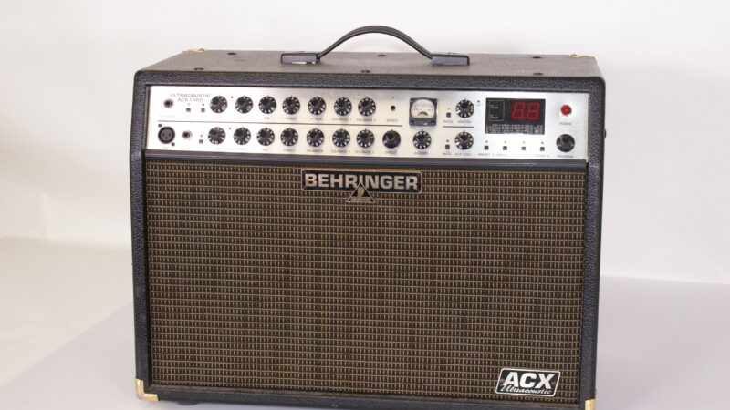 Behringer Ultracoustic ACX1000 Gitaarversterker – 2-Kanaals Combo Amp met DSP-effecten