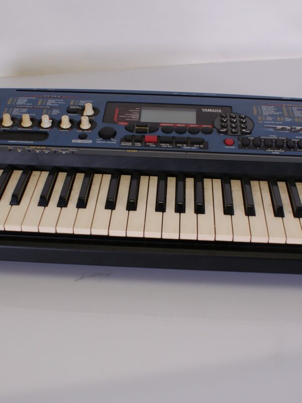 Yamaha DJX IIB Groove Keyboard Synthesizer