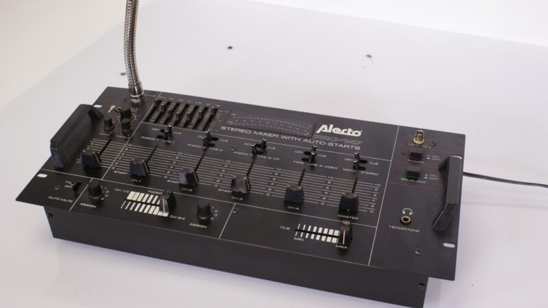 Alecto PRO-147 Stereo Mixer met Auto-Start & Microfoon
