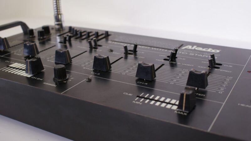 Alecto PRO-147 Stereo Mixer met Auto-Start & Microfoon - Afbeelding 3