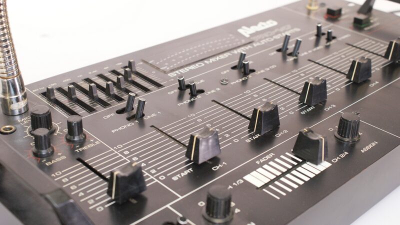 Alecto PRO-147 Stereo Mixer met Auto-Start & Microfoon - Afbeelding 4