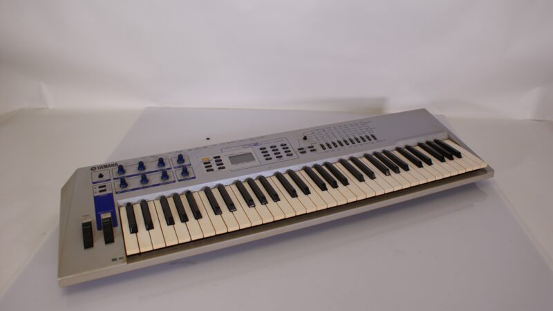 AKAI MX1000 MIDI Master Keyboard – 88 Toetsen + standaard