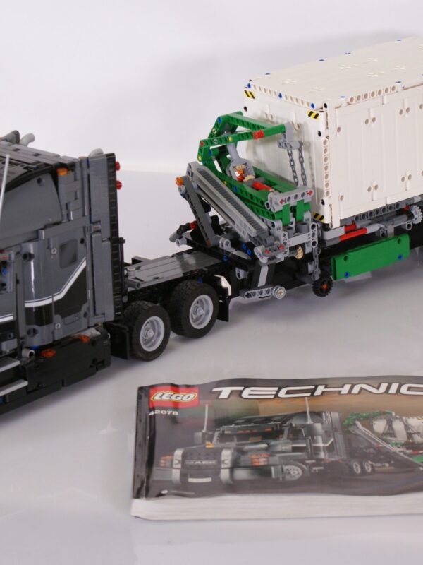 LEGO Technic 42078 Mack Anthem Truck met Aanhanger – Compleet