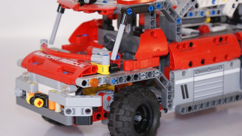 LEGO Technic 42068 Airport Rescue Vehicle – Vliegtuigbrandweerwagen - Afbeelding 4