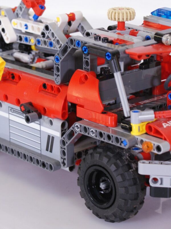 LEGO Technic 42068 Airport Rescue Vehicle – Vliegtuigbrandweerwagen