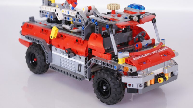 LEGO Technic 42068 Airport Rescue Vehicle – Vliegtuigbrandweerwagen