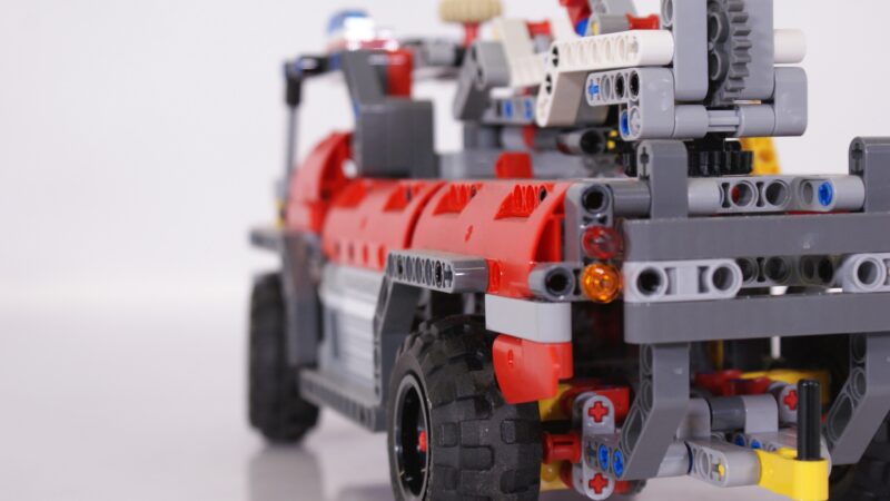 LEGO Technic 42068 Airport Rescue Vehicle – Vliegtuigbrandweerwagen - Afbeelding 2