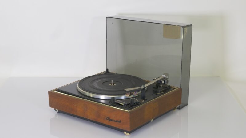Garrard SP25 MKIII Vintage Draaitafel – Handmatige Riemaandrijving Platenspeler met Stofkap