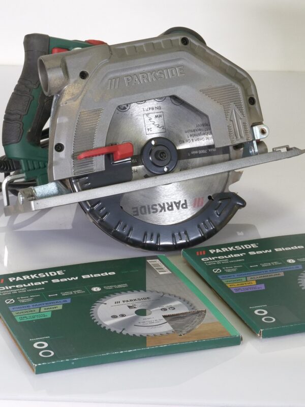 Parkside PKS 1350 E4 Cirkelzaag – 1350W Elektrische Handzaag met 2 Extra Zaagbladen