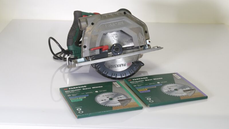Parkside PKS 1350 E4 Cirkelzaag – 1350W Elektrische Handzaag met 2 Extra Zaagbladen