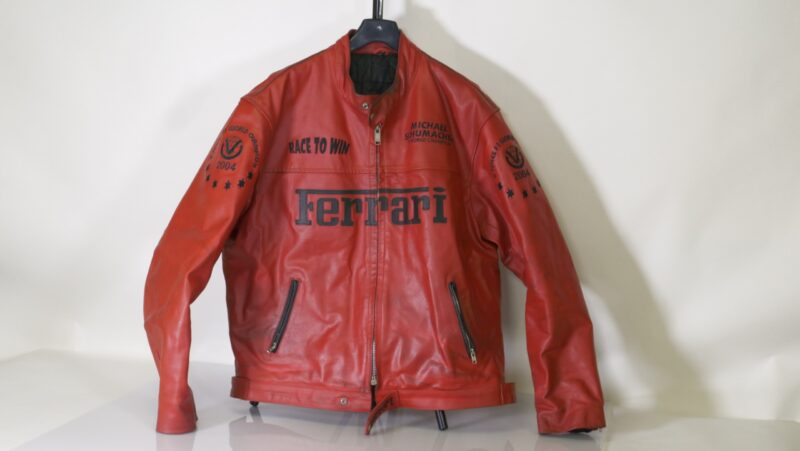 Ferrari Michael Schumacher 2004 Herinneringsleren Jas – Race to Win Editie