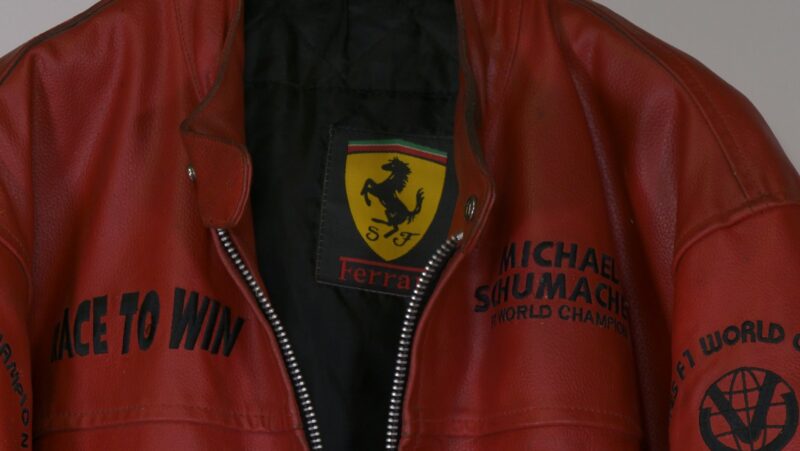 Ferrari Michael Schumacher 2004 Herinneringsleren Jas – Race to Win Editie - Afbeelding 3