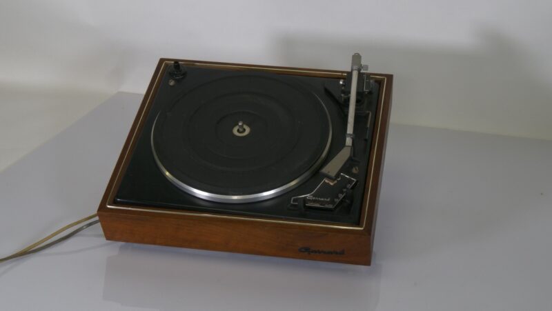 Garrard SP25 MKIII Vintage Draaitafel – Handmatige Riemaandrijving Platenspeler met Stofkap - Afbeelding 3