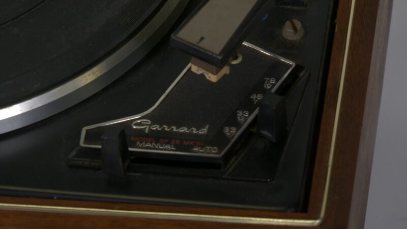 Garrard SP25 MKIII Vintage Draaitafel – Handmatige Riemaandrijving Platenspeler met Stofkap - Afbeelding 2