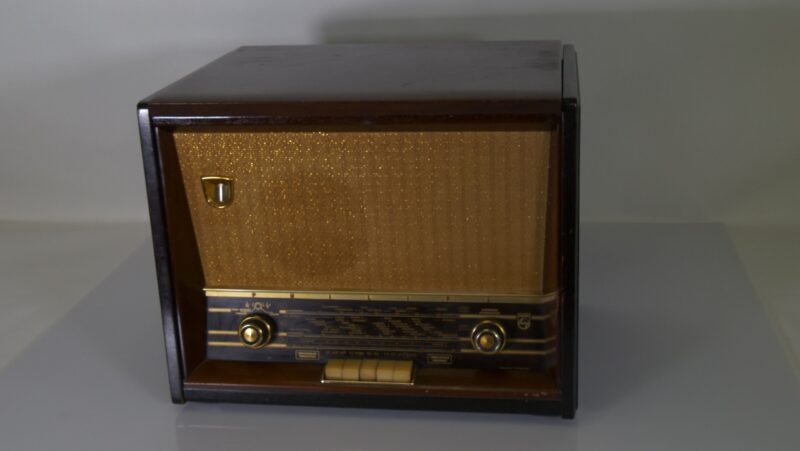 Philips H4X64A Radio-Phono Meubel – Decoratief Vintage Buizenradio Meubel (Niet Werkend) - Afbeelding 3
