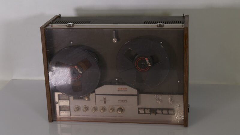 Philips 4407 Stereo Bandrecorder – Vintage Spoelenrecorder met BASF Spoelen (Decoratief)