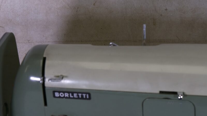 Borletti Vintage Naaimachine – Mechanisch Model met Koffer (jaren 60/70) - Afbeelding 4