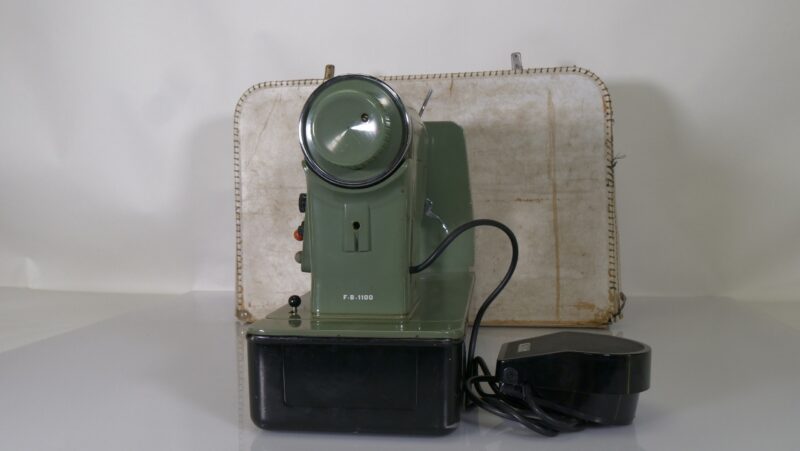 Borletti Vintage Naaimachine – Mechanisch Model met Koffer (jaren 60/70) - Afbeelding 2