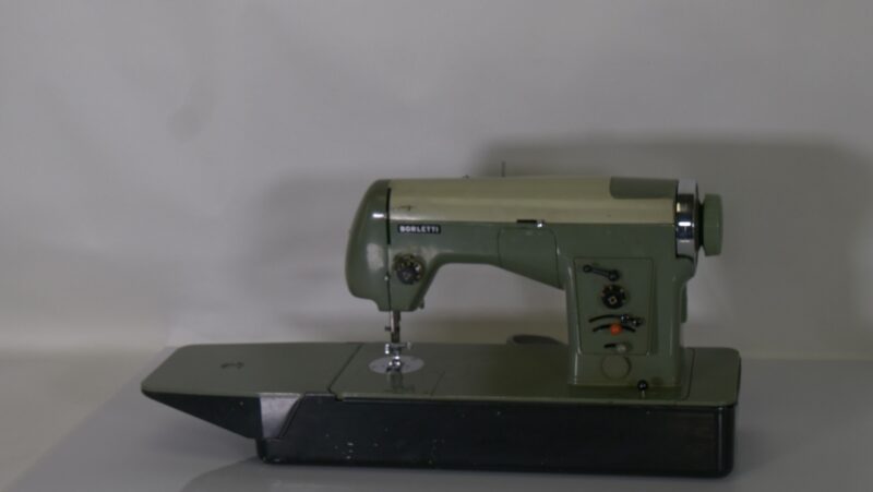 Borletti Vintage Naaimachine – Mechanisch Model met Koffer (jaren 60/70)