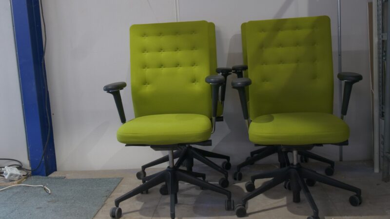 Vitra Bureaustoelen Groen – Ergonomische Designstoelen met Armleuningen