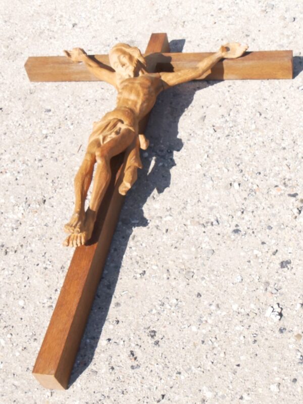 Groot Houten Wandkruis met Gesneden Corpus van Christus – Handgemaakt