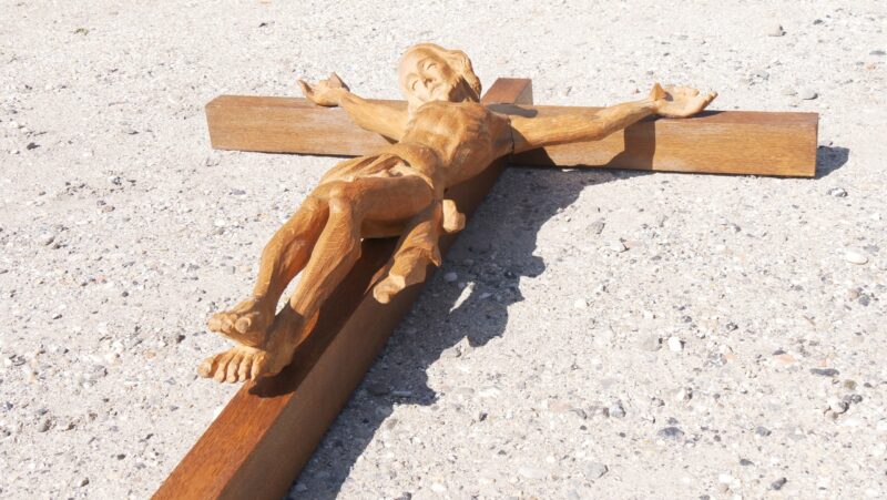 Groot Houten Wandkruis met Gesneden Corpus van Christus – Handgemaakt - Afbeelding 3