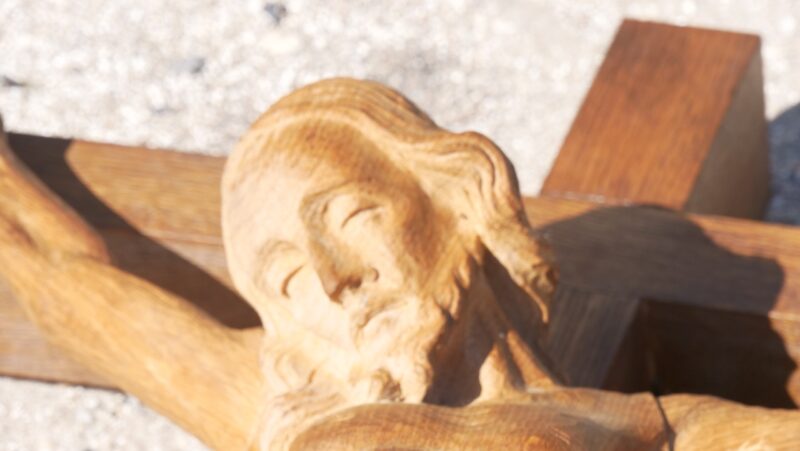 Groot Houten Wandkruis met Gesneden Corpus van Christus – Handgemaakt - Afbeelding 4