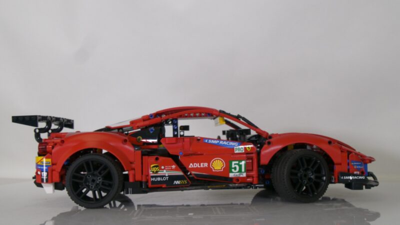 LEGO Technic 42125 – Ferrari 488 GTE “AF Corse #51” - Afbeelding 2