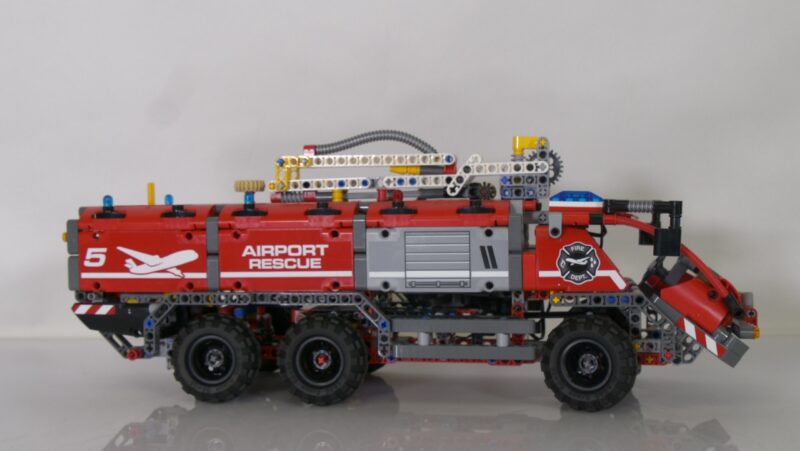 LEGO Technic 42068 – Vliegveld Brandweerwagen / Airport Rescue Vehicle (compleet met handleiding) - Afbeelding 2