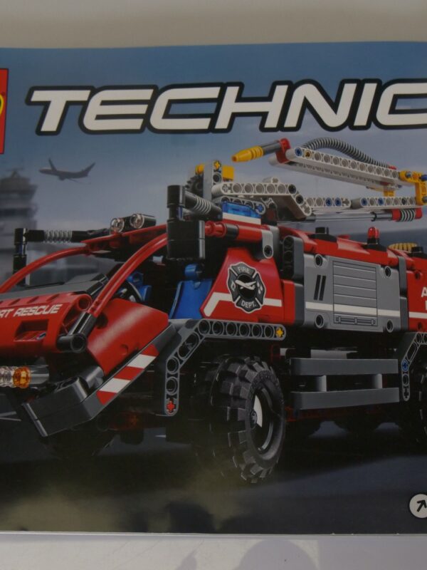 LEGO Technic 42068 – Vliegveld Brandweerwagen / Airport Rescue Vehicle (compleet met handleiding)
